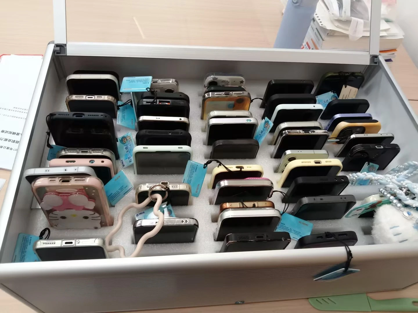 模考严格考纪与统一保管手机设施